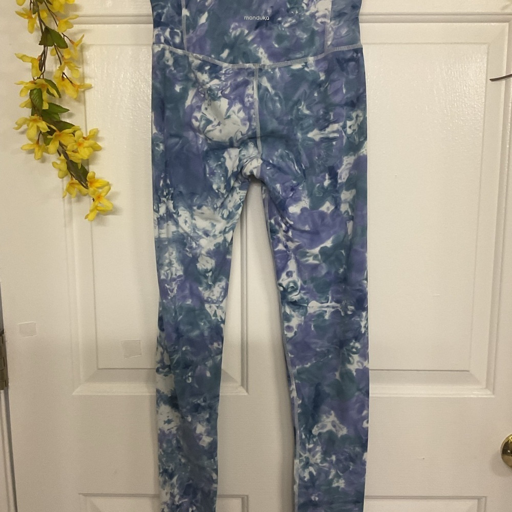 Manduka Aurora Tie-Dye Leggings - Blue and White - Picture 4 of 6